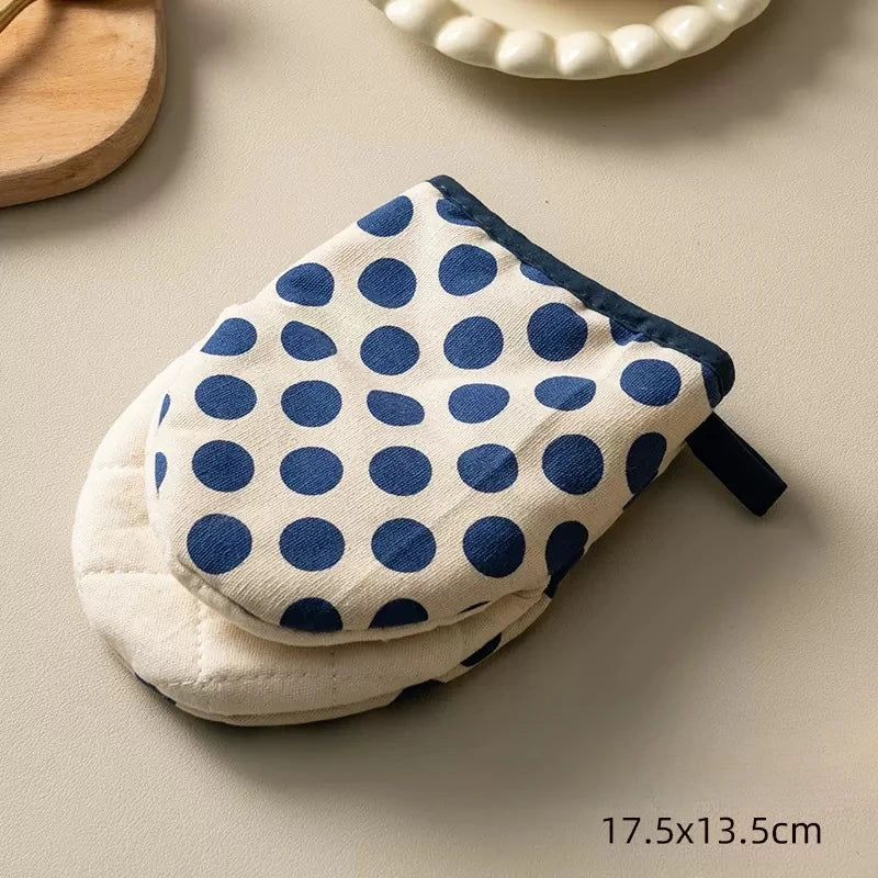Polka Dot Heat Resistant Oven Mitts