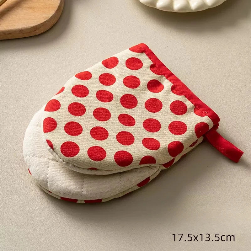 Polka Dot Heat Resistant Oven Mitts