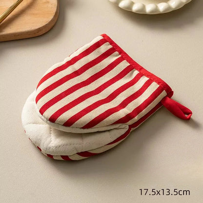 Polka Dot Heat Resistant Oven Mitts