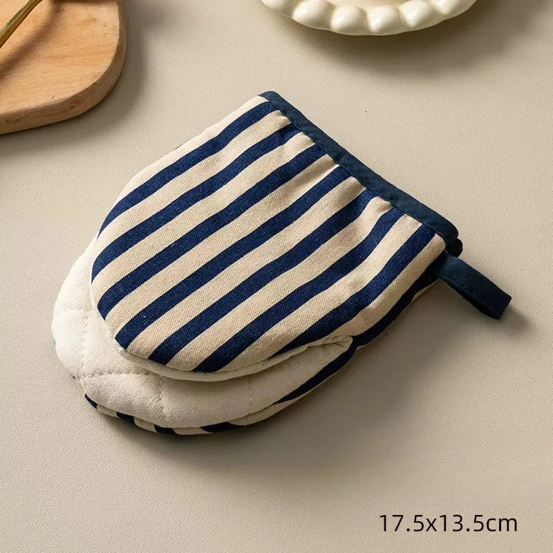 Polka Dot Heat Resistant Oven Mitts