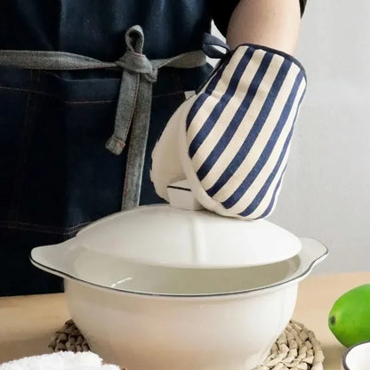 Polka Dot Heat Resistant Oven Mitts