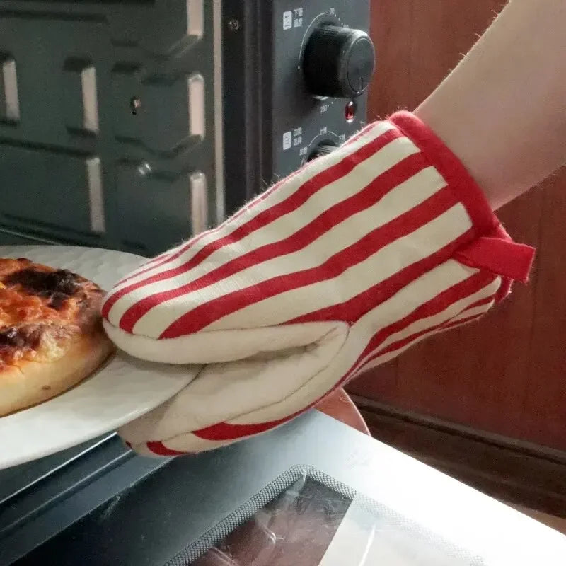 Polka Dot Heat Resistant Oven Mitts