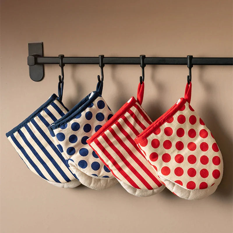 Polka Dot Heat Resistant Oven Mitts
